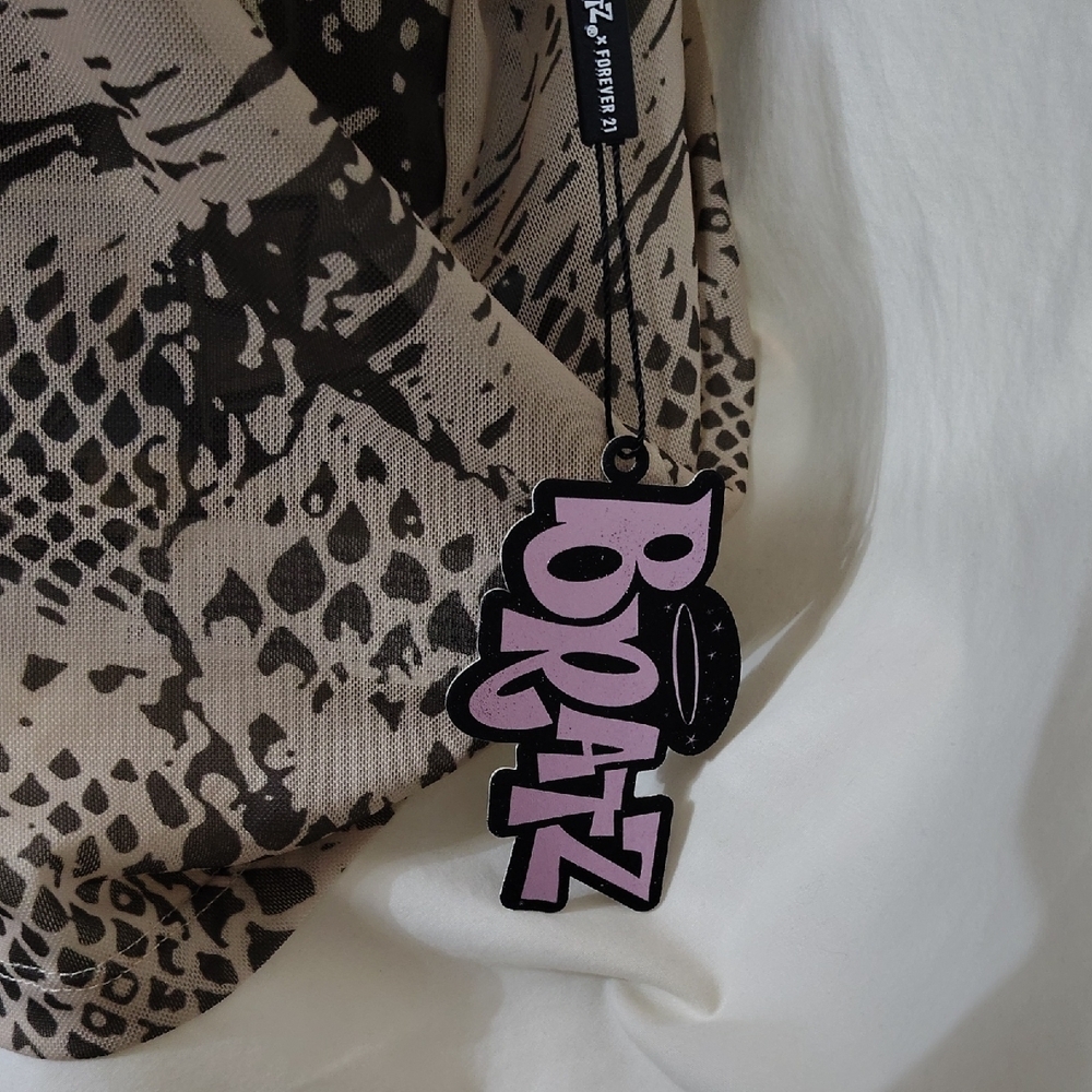 Bratz Graphic Tee - Black and Cream - Picture 2 of 4